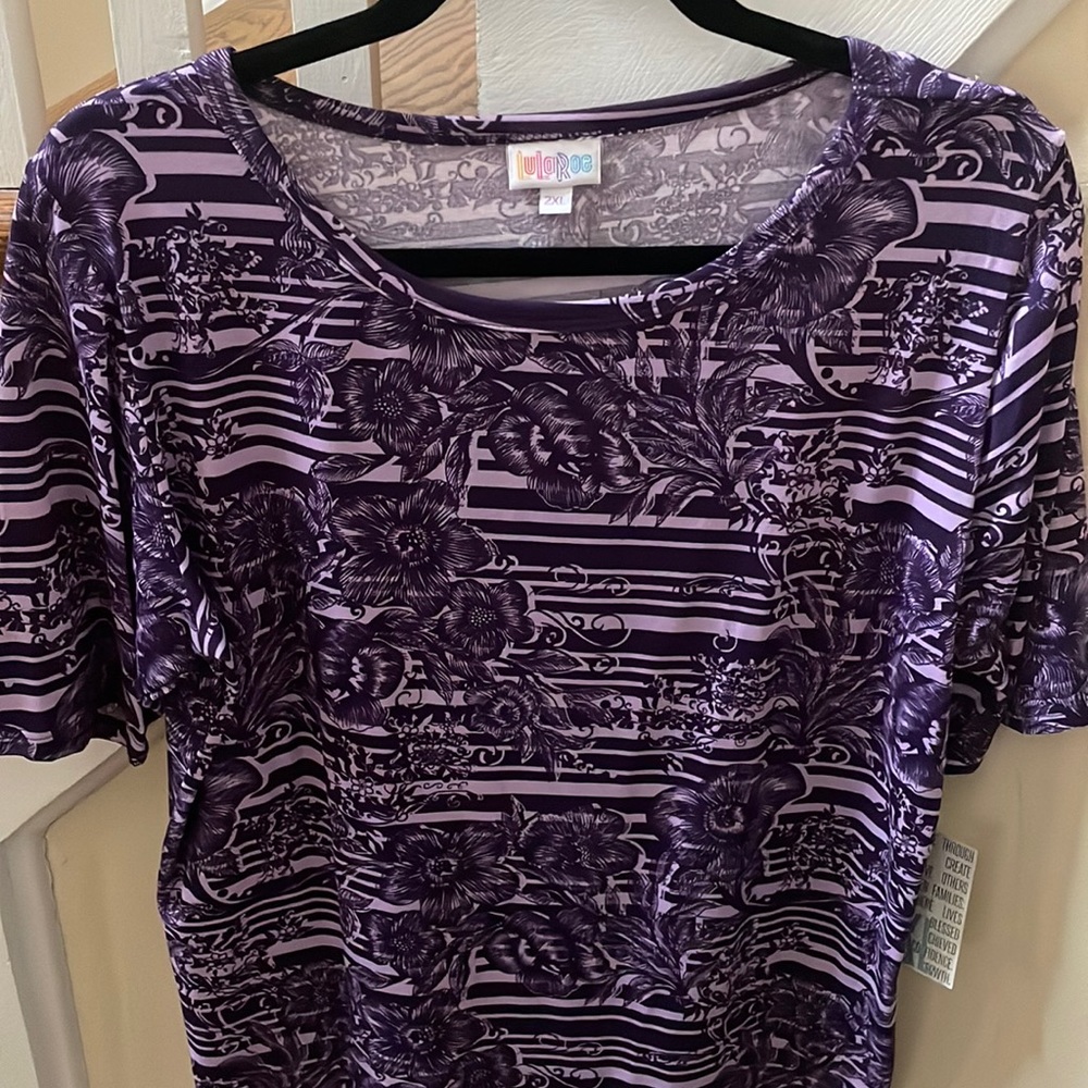 LuLaRoe Gigi Top. 2XL. BNWT. Purple floral